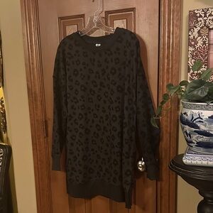 Women’s Old Navy Dark Gray Leopard Print Sweatshirt Tunic, sz Large